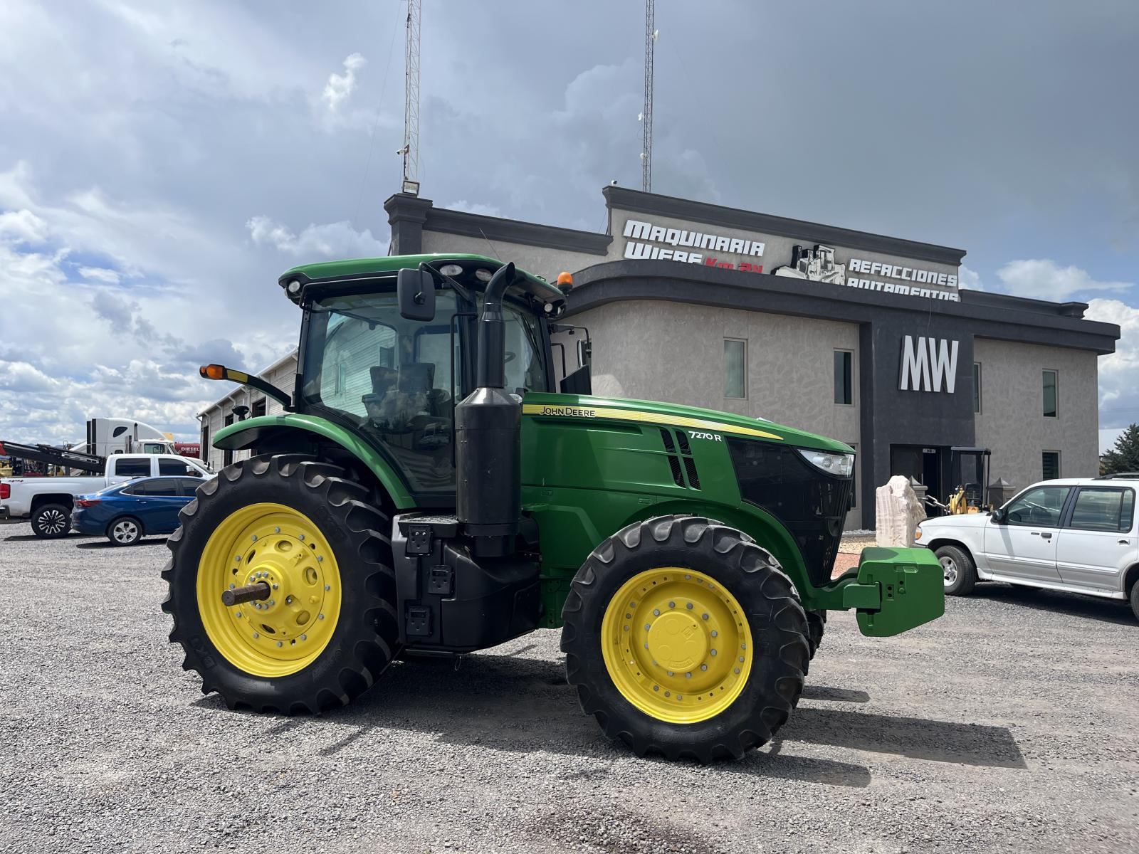 ./imagenes/INVOICE/2019/18103/JOHN DEERE 7270R (1).JPG
